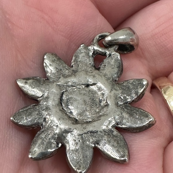 ENAMEL and metal flower pendant GUC - Picture 7 of 7